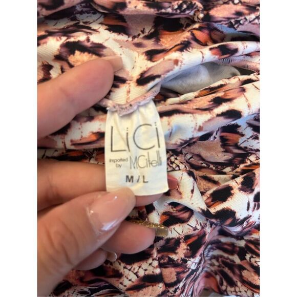 LiCi Fit Workout Set in Safari LS Crop top and shorts size M/L Scrunch Butt Leop - Picture 14 of 15